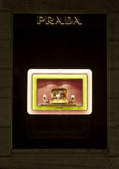 Prada 2011年的圣诞橱窗设计灵感来源于珠宝盒